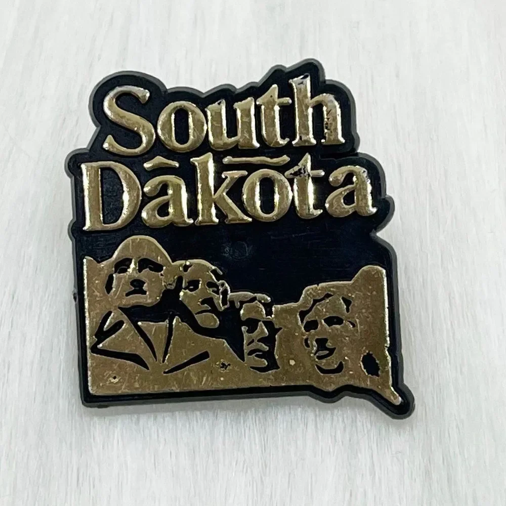 🔮 5/$25‎ Vintage South Dakota Mount Rushmore Pin